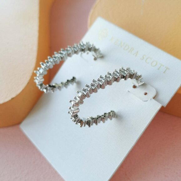 Kendra Scott - Juliette White Crystal Silver Oval Hoop Earrings - NEW - Picture 2 of 3